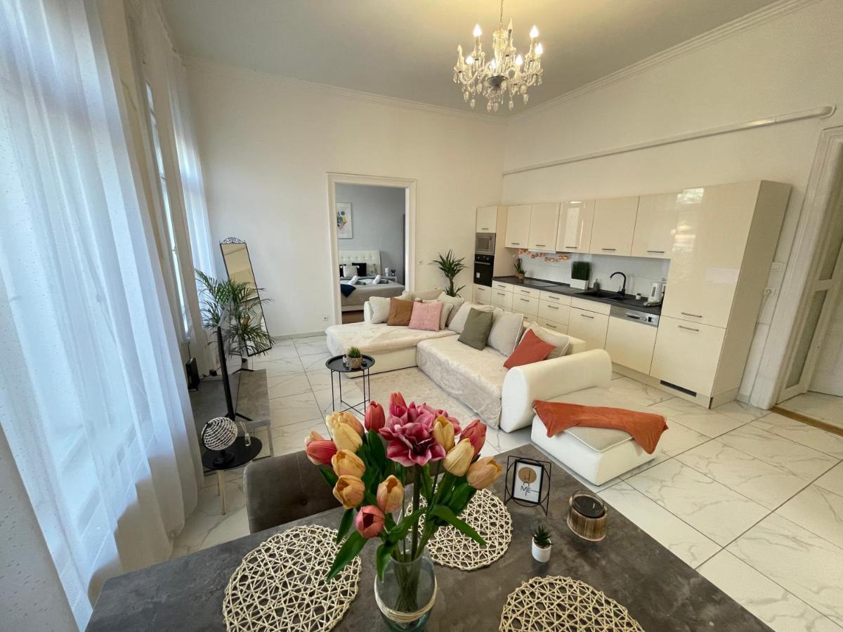 Luxury Riverside Panorama Apartmán *